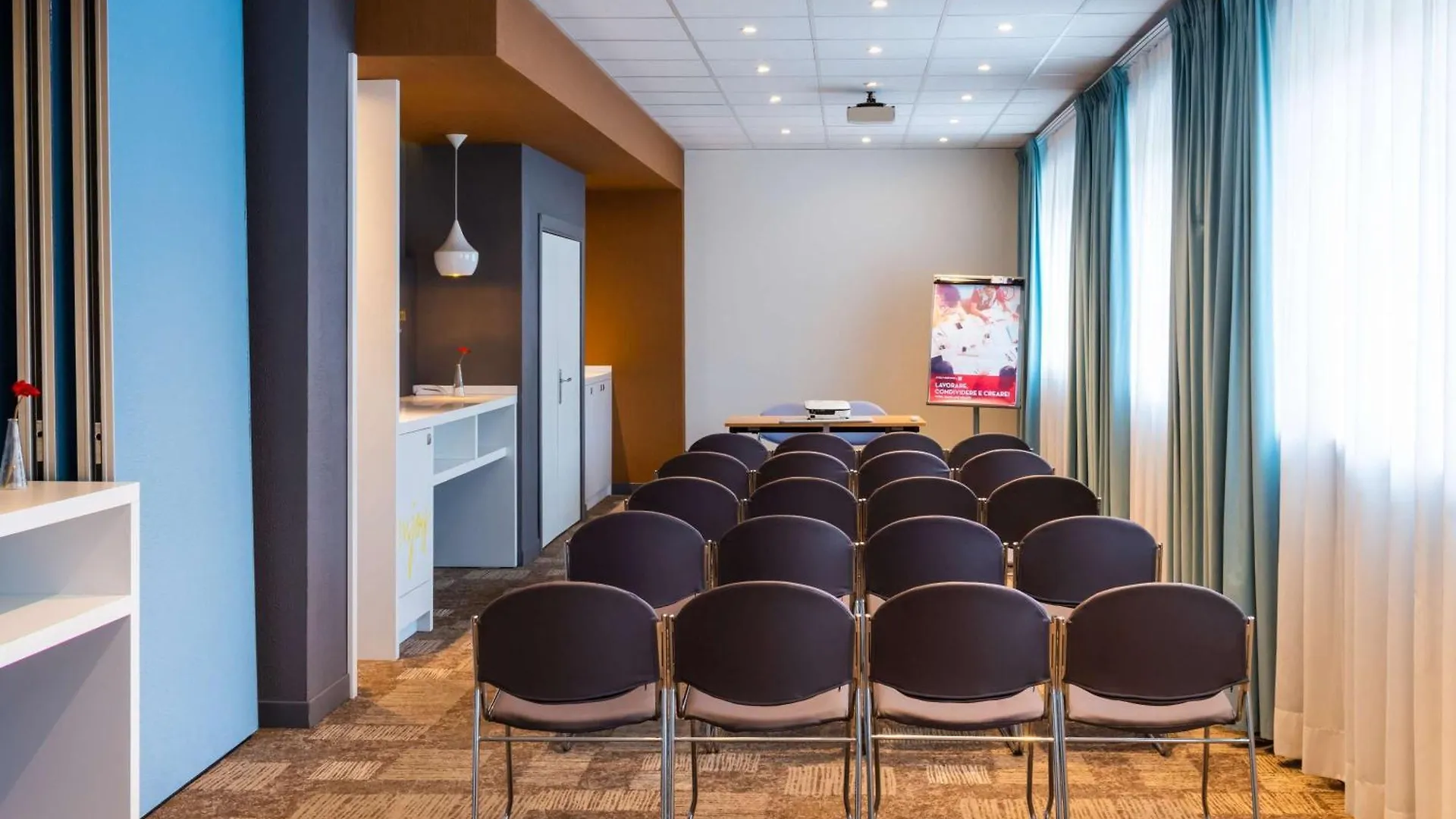 Ibis Milano Centro Hotel 3*, Milan