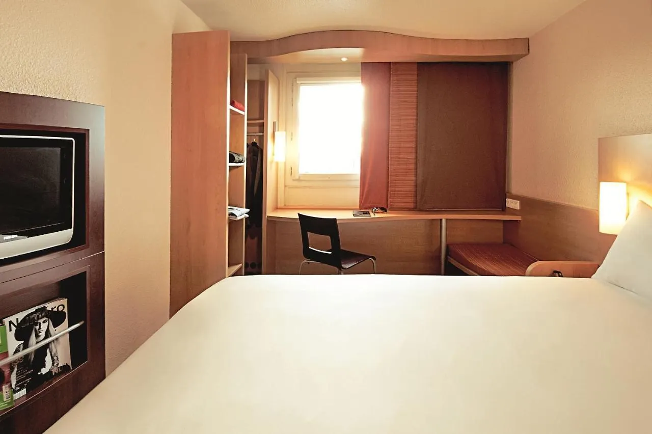 Ibis Milano Centro Hotel 3*, Milan
